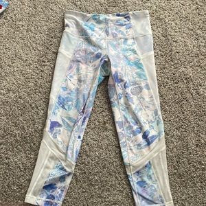 Ivivva White Floral print Capri leggings size 12